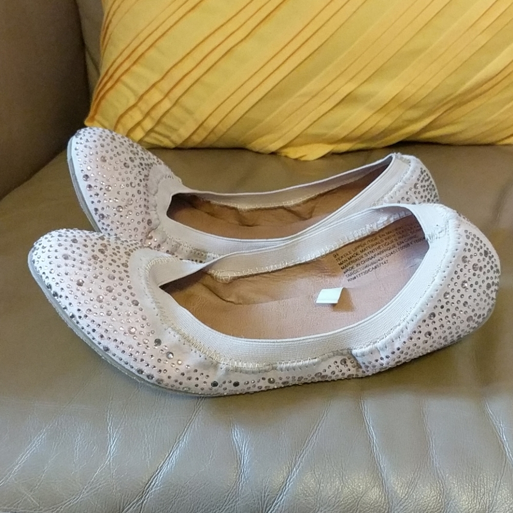 Size 9.5 Blush jeweled flats